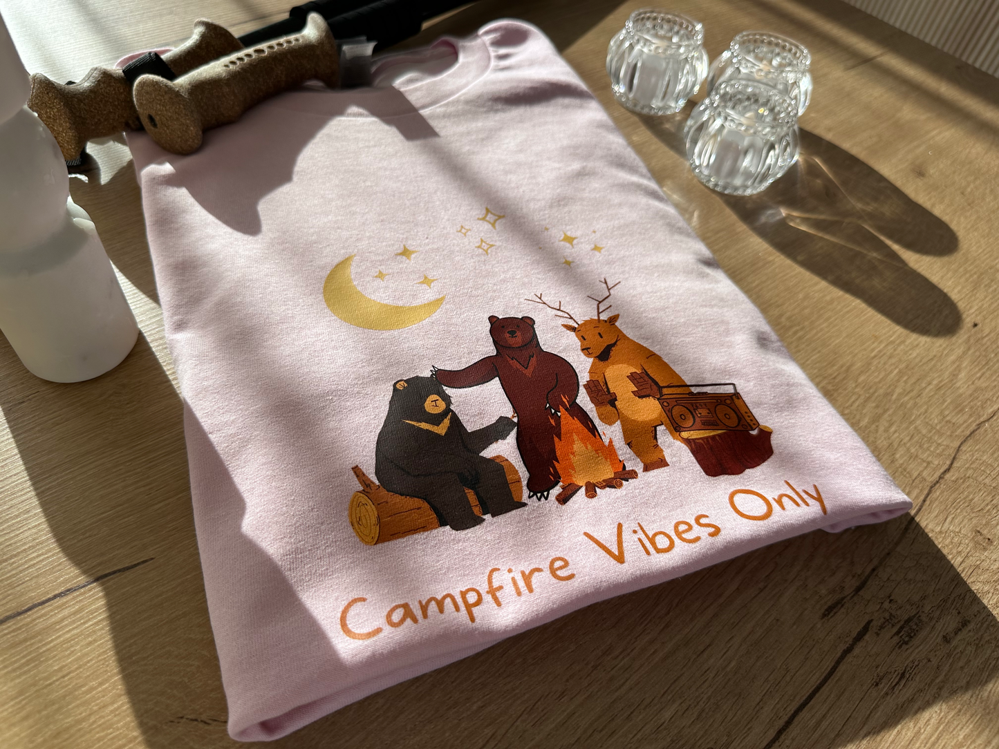 Campfire vibes Short sleeve t-shirt.