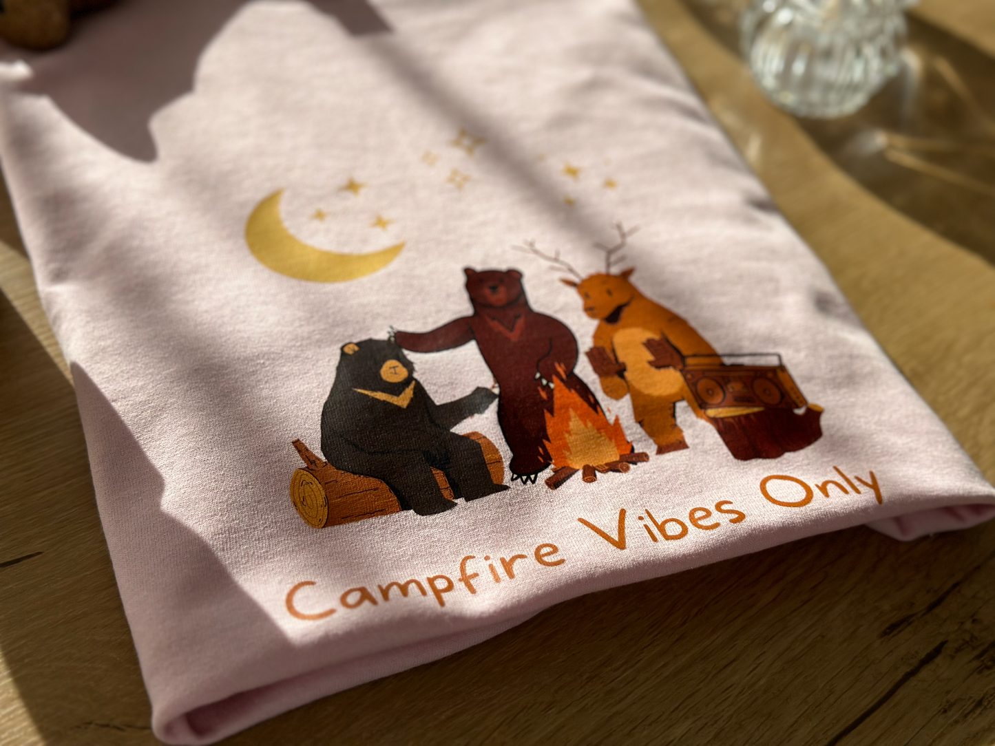 Campfire vibes Short sleeve t-shirt.